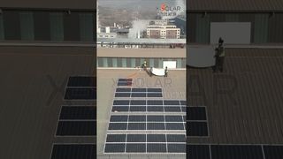 Как гибкие модули «приклеиваются» к изогнутым крышам? Увидьте это ясно в одном непрерывном кадре.